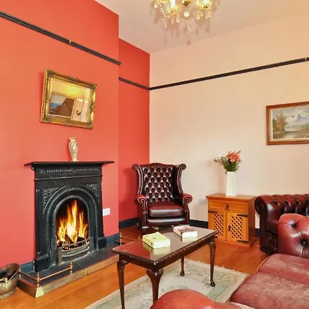 Bed & Breakfast Boffin 3*
